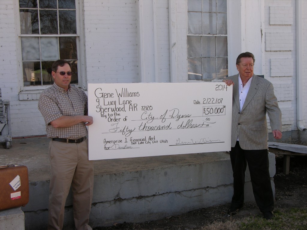 Gene Williams receiving check Historic Dyess Colony